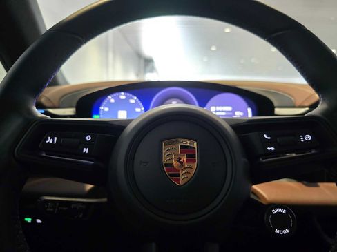 Used 2024 Porsche Macan 4 Electric image 33