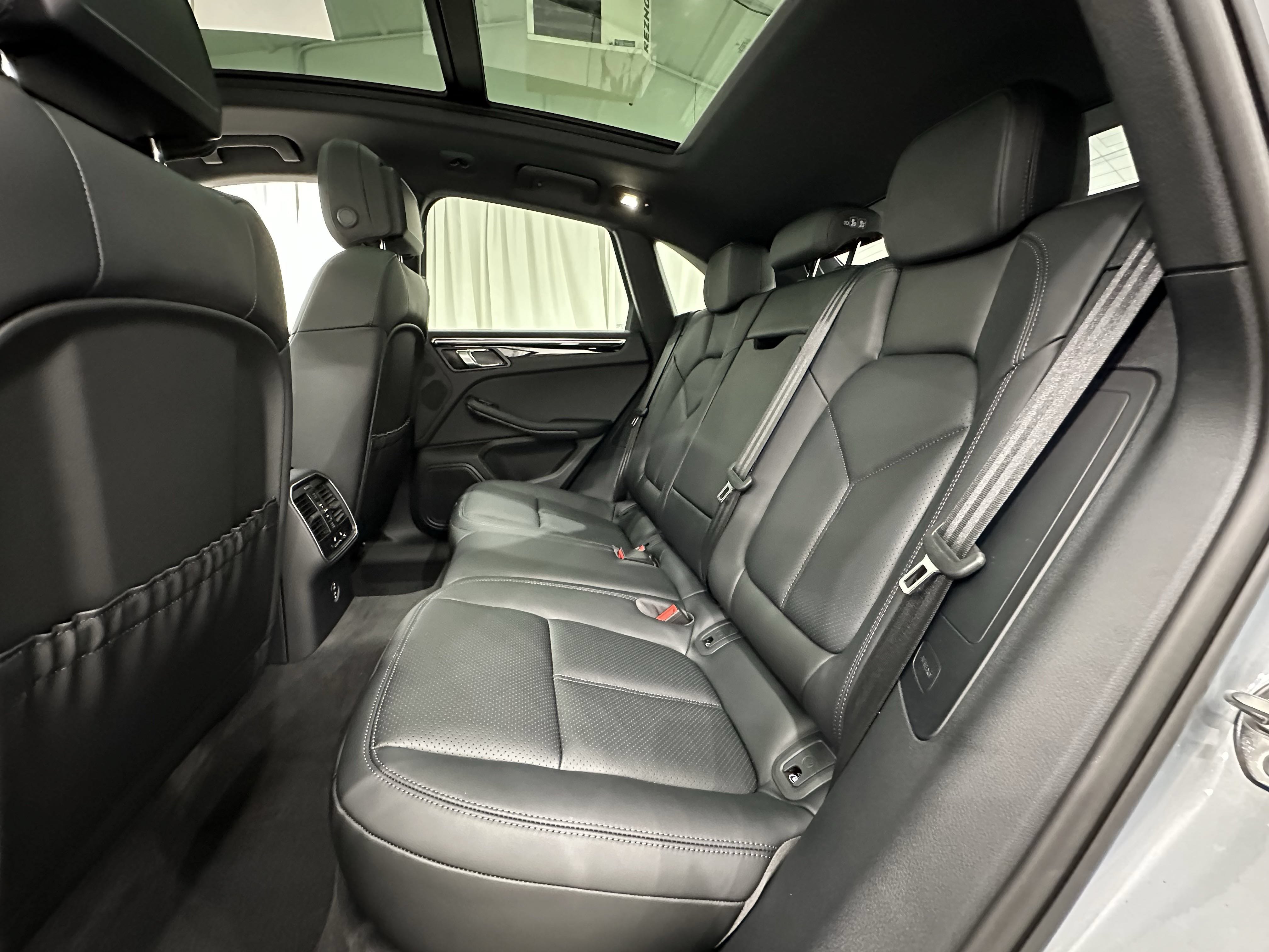 Used 2025 Porsche Macan AWD/4WD image 20