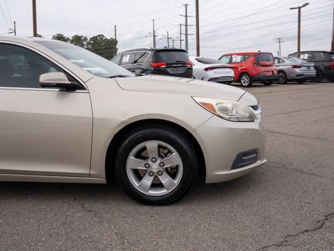 Used 2015 Chevrolet Malibu LT image 12
