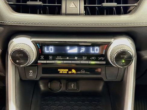 Certified 2022 Toyota RAV4 LE AWD/4WD image 13