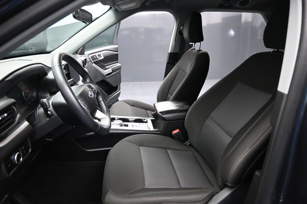 Used 2023 Ford Explorer XLT RWD image 9