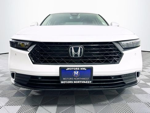 Used 2024 Honda Accord Touring image 2