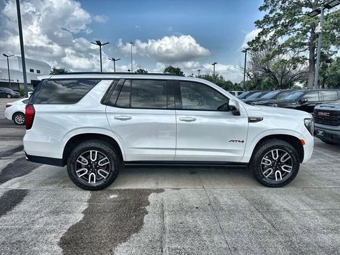 Used 2024 GMC Yukon AT4 w/ Technology Package AWD/4WD image 10