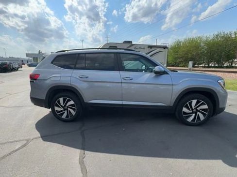 Used 2025 Volkswagen Atlas SE AWD/4WD image 9