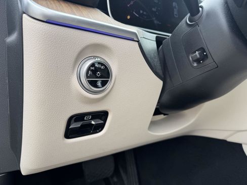 Used 2023 Mercedes-Benz C 300 4MATIC Sedan image 6