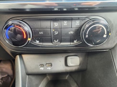 Used 2024 Buick Encore GX Preferred w/ Comfort Package image 36