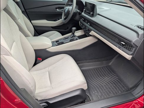 Certified 2025 Honda Accord SE image 18