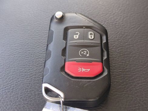 Used 2025 Jeep Wrangler Unlimited Sahara AWD/4WD image 31