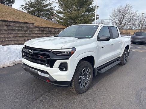 Used 2025 Chevrolet Colorado Z71 w/ Technology Package image 2
