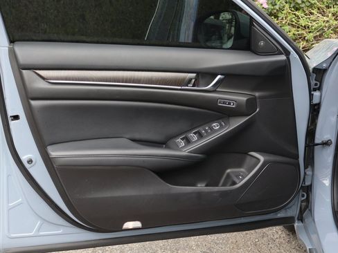 Used 2022 Honda Accord Touring image 14