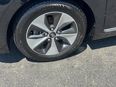 Used 2019 Hyundai Ioniq Limited FWD image 25