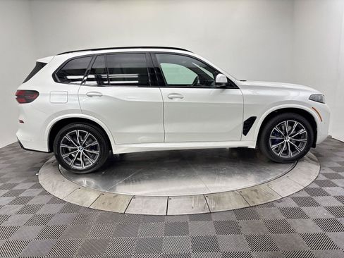 New 2026 BMW X5 xDrive40i w/ M Sport Package AWD/4WD image 17