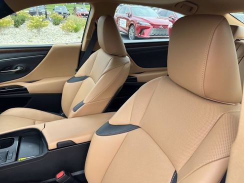 Used 2025 Lexus ES 350 w/ Premium Package FWD image 9