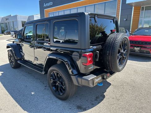 Used 2023 Jeep Wrangler Unlimited Sahara w/ Cold Weather Group AWD/4WD image 9