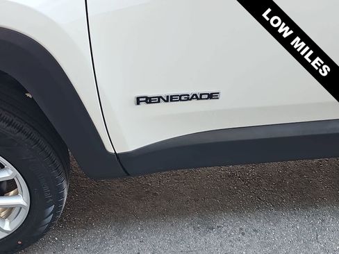 Used 2023 Jeep Renegade Latitude AWD/4WD image 11