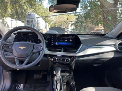 Used 2025 Chevrolet Trax LT image 27