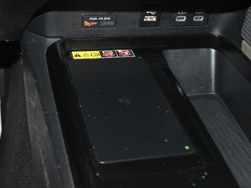 Used 2025 Toyota Camry SE FWD image 14