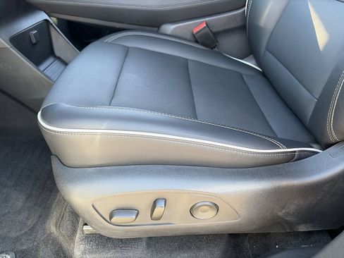 Used 2025 Buick Enclave Preferred w/ Power Package FWD image 19