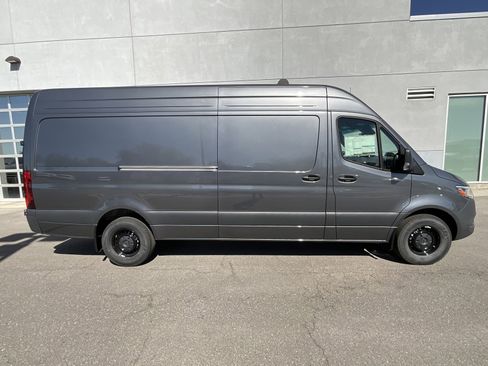 Used 2025 Mercedes-Benz Sprinter 2500 image 16