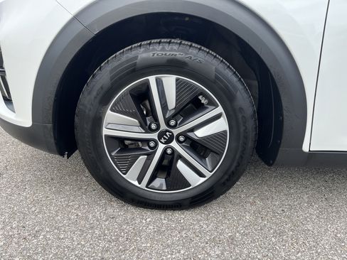 Used 2020 Kia Niro LXS FWD image 8