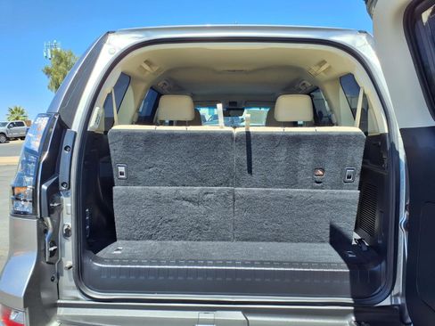 Used 2023 Lexus GX 460 Premium w/ Accessory Package AWD/4WD image 16