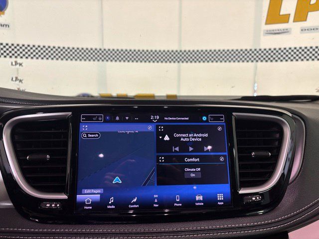 Used 2024 Chrysler Pacifica Limited FWD image 31