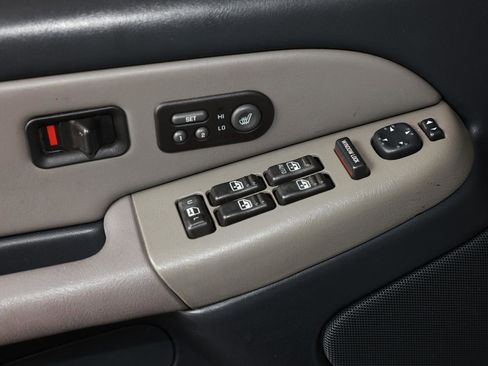 Used 2002 Chevrolet Tahoe LT RWD image 40