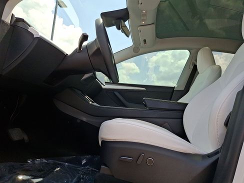 Used 2023 Tesla Model Y Long Range AWD/4WD image 11