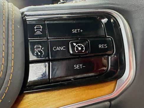 Used 2022 Jeep Grand Wagoneer Series II w/ Premium Group II AWD/4WD image 24