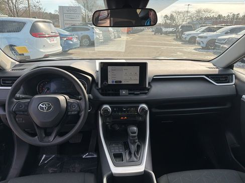 Used 2025 Toyota RAV4 XLE AWD/4WD image 19