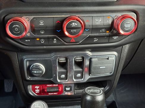 Used 2020 Jeep Wrangler Rubicon AWD/4WD image 13