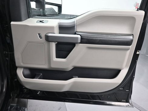 Used 2017 Ford F150 XLT w/ Equipment Group 301A Mid AWD/4WD image 43
