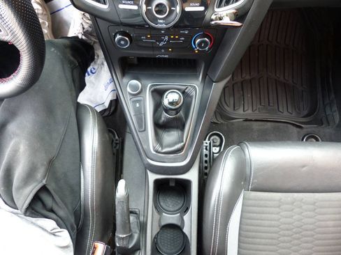 Used 2017 Ford Focus ST FWD image 42
