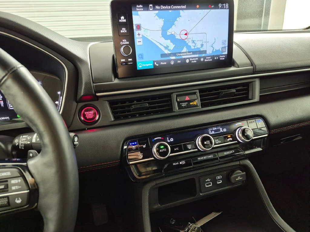 Used 2025 Honda Pilot Black Edition image 18
