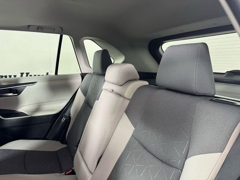 Used 2022 Toyota RAV4 XLE w/ Convenience Package image 14