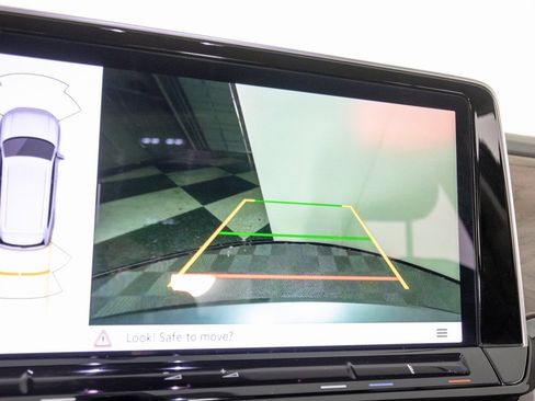 Used 2025 Volkswagen Atlas SE image 21