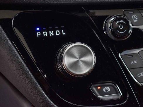 New 2026 Chrysler Pacifica Pinnacle w/ Trailer Tow Group AWD/4WD image 19