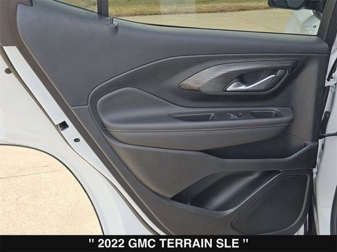 Used 2022 GMC Terrain SLE w/ Driver Convenience Package image 18