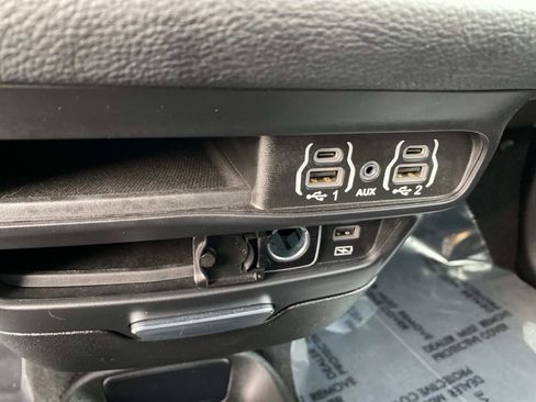 Used 2022 Chrysler Pacifica Touring image 13