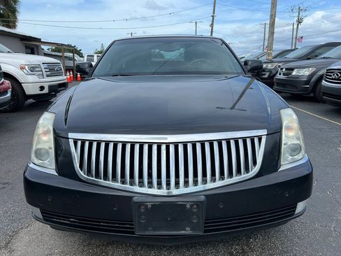 Used 2007 Cadillac DTS Luxury I w/ Sun And Navigation Package FWD image 3