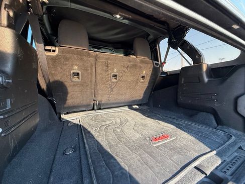 Used 2018 Jeep Wrangler Unlimited Sport S AWD/4WD image 26