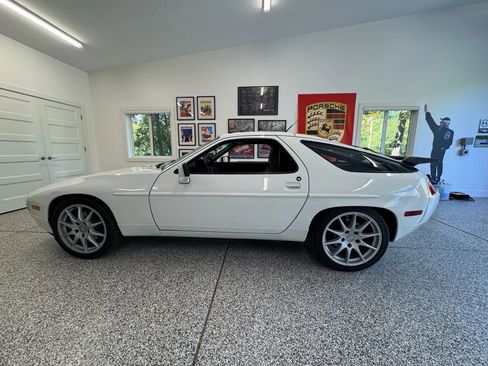 Used 1989 Porsche 928 S4 image 2