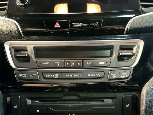 Used 2022 Honda Pilot Touring image 17