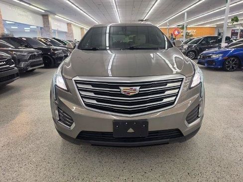 Used 2018 Cadillac XT5 FWD image 3