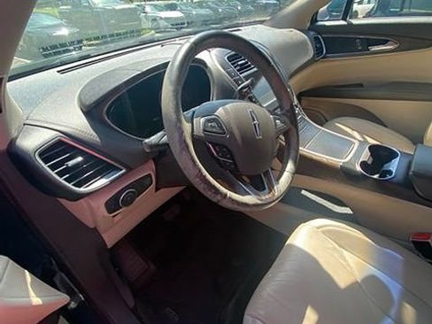 Used 2016 Lincoln MKX Reserve w/ Climate Package FWD image 4
