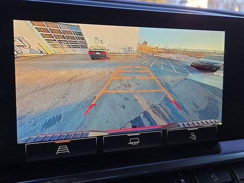 Used 2022 GMC Sierra 1500 Elevation w/ Preferred Package image 18