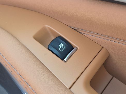 Certified 2025 BMW X5 sDrive40i w/ Premium Package RWD image 38