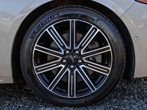 Used 2018 Lincoln Continental Reserve image 25