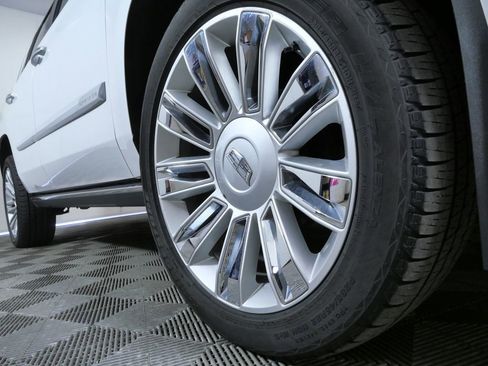 Used 2017 Cadillac Escalade Platinum image 2