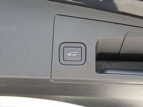 Certified 2025 Cadillac XT5 Premium Luxury image 32